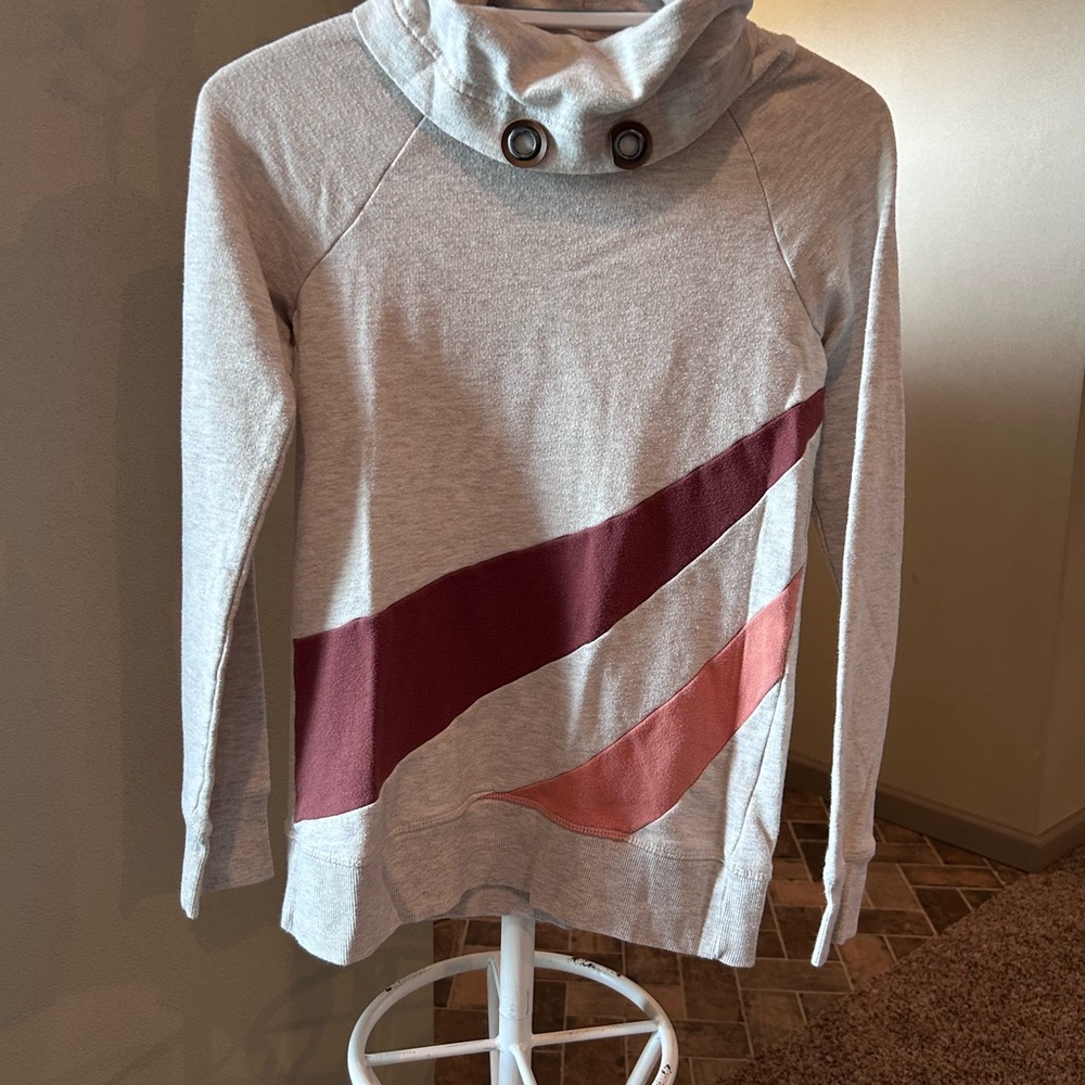 Stylish Gray Sweater with Maroon and Pink Accents